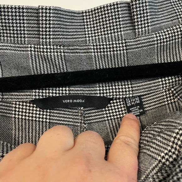 Vero Moda Black and White Checkered Pants - Picture 2 of 3